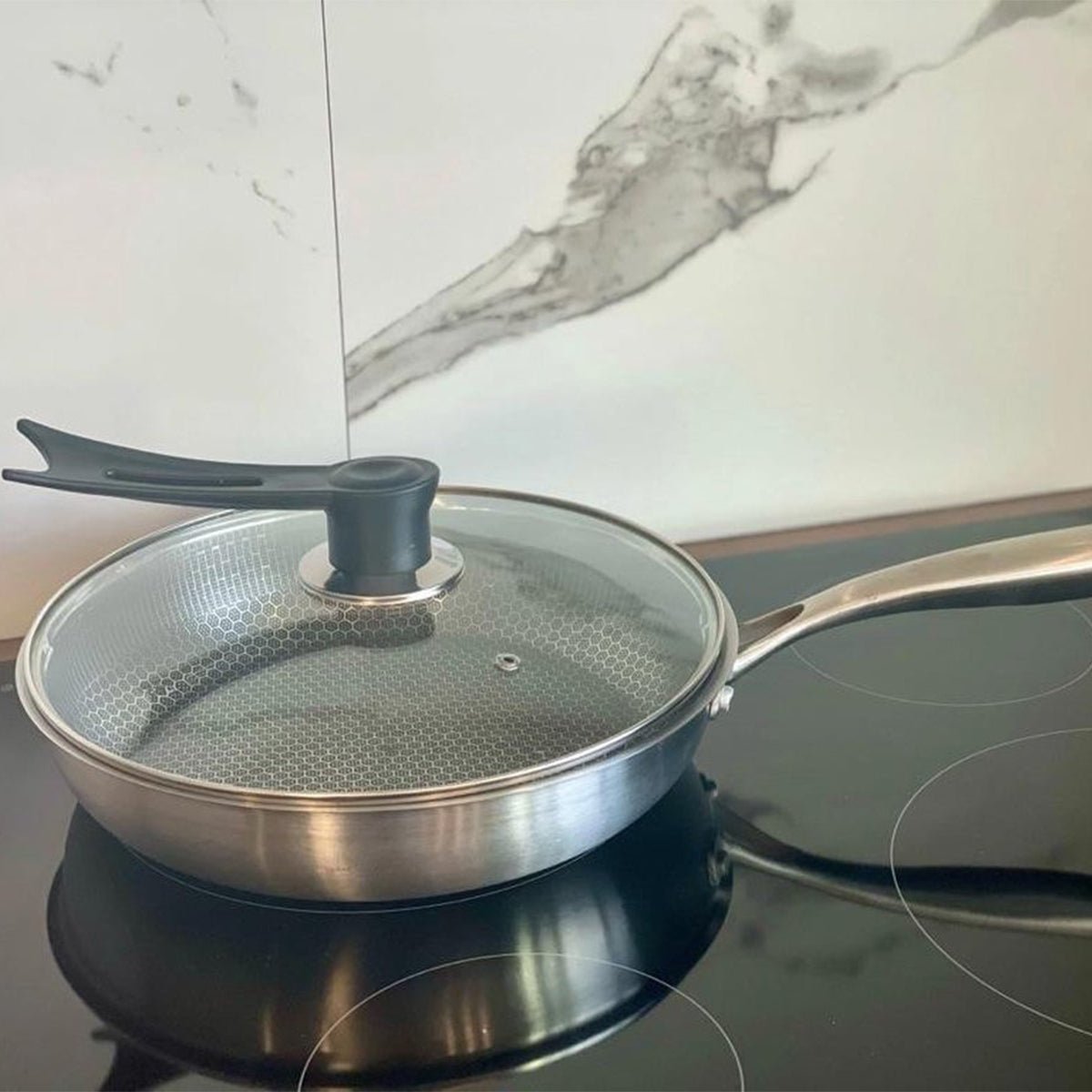 Kadirelli Wokpan met Deksel - 32cm - RVS - Honingraat - Inductie - TEKZEN