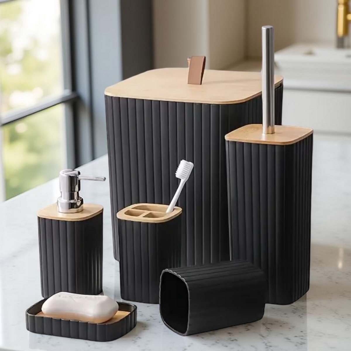 Cheffinger Badkameraccessoireset - 6-delig - Zwart - Zeepdispenser - Tandenborstelbeker - Zeepbakje - Beker - WC-borstel - Afvalemmer