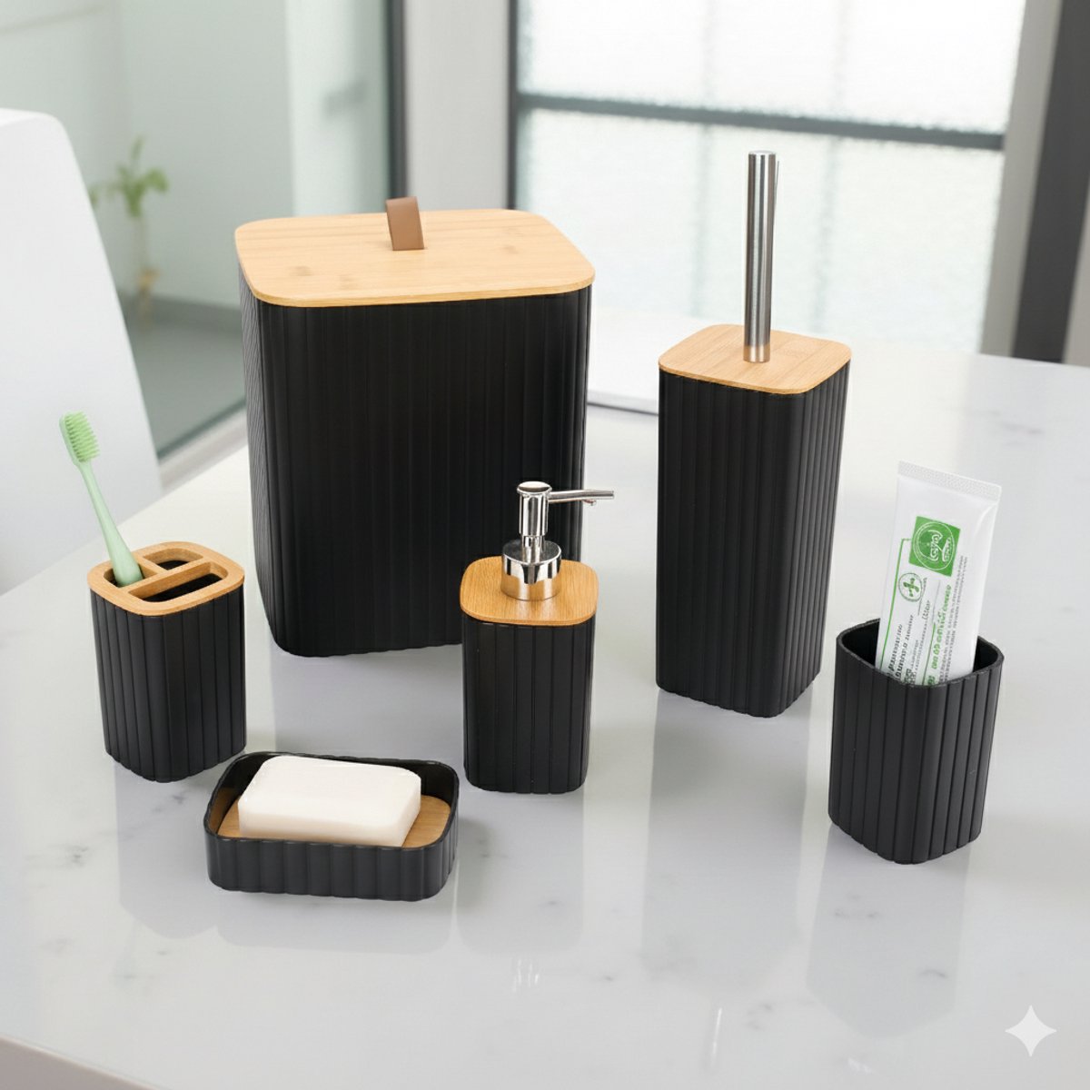 Cheffinger Badkameraccessoireset - 6-delig - Zwart - Zeepdispenser - Tandenborstelbeker - Zeepbakje - Beker - WC-borstel - Afvalemmer