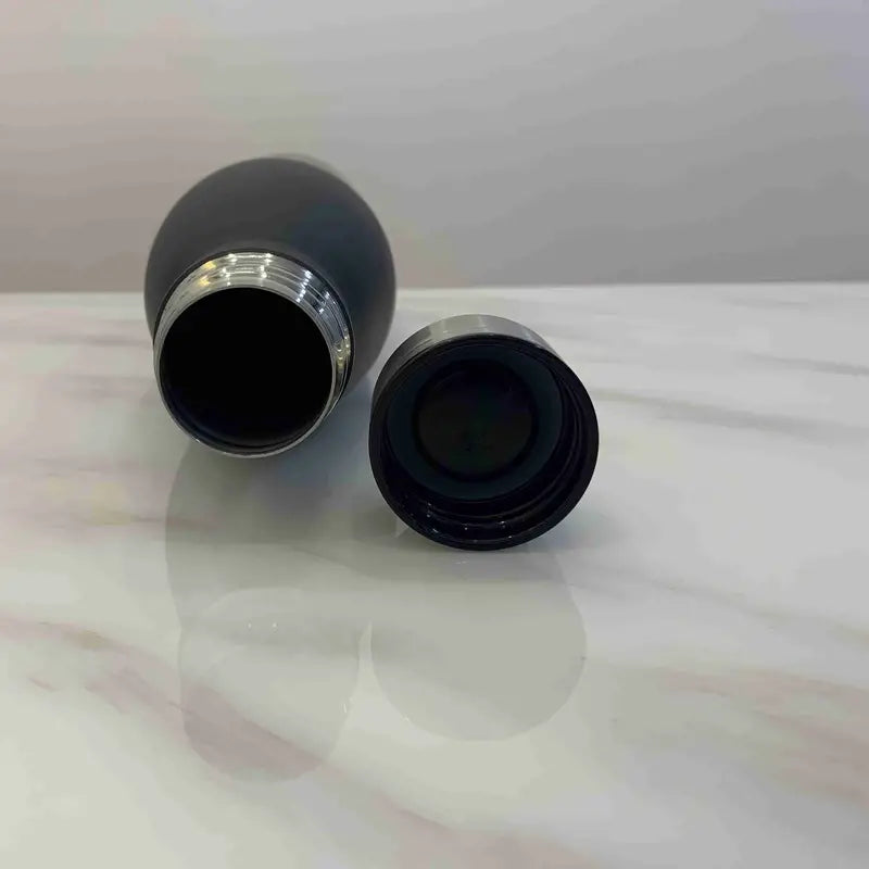 MONOO Thermosflasche - 750ml - Schwarz - Doppelwandige Thermosflasche - Trinkflasche - BPA Frei - Teeflasche - Thermos